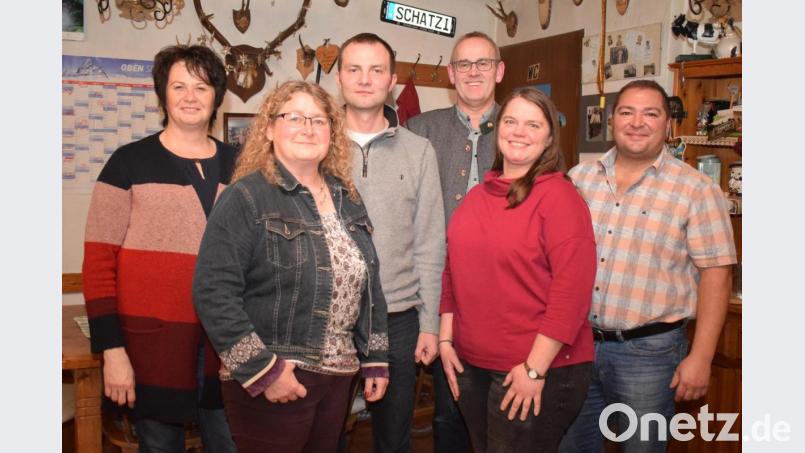 Der Gründungsvorstand Johann Kleber (Dritter von links) führt die Wählergemeinschaft "Nabburger Land" in den Kommunalwahlkampf 2020. Ihm zur Seite stehen (von links) Ernestine Gietl, Karin Raab, Hans Kreckl, Daniela Schönberger und Josef Biller. Bild: bnr