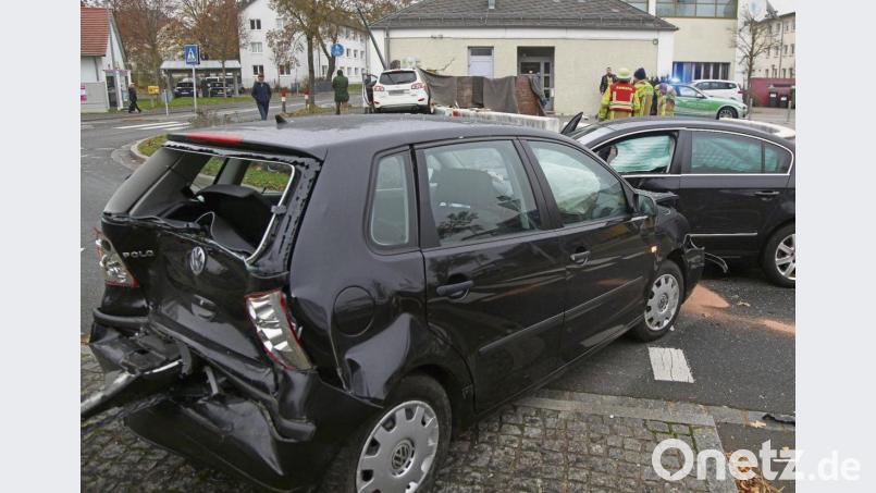 Weil er einen epileptischen Anfall hat, verliert ein Mann im November 2016 Kreisverkehr an der Katharinenfriedhofstraße die Kontrolle über sein Auto und wird bewusstlos. Zwei Menschen bezahlen das mit ihrem Leben. Bild: Wolfgang Steinbacher