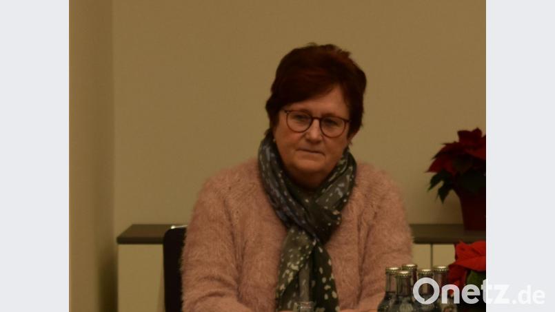 Jutta Frankenhäuser, Leiterin der Nachbarschaftshilfe Plößberg, trug in der Dezembersitzung des Marktrats ihren Tätigkeitsbericht vor. Bild: szl