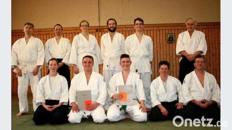 Das Bild zeigt die Trainingsgruppe in Premenreuth mit Werner Winkler (hinten rechts) sowie Kathleen Walberer, Volodymyr Kulykovskyi, Nikolai König, Margret Schels und Eugen Truderung (vorne von links). Bild: Kathleen Walberer/exb
