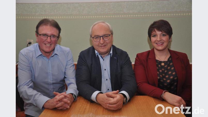 SPD-Ortsvorsitzender Robert Birkner (links) konnte Gottfried Beer als Bürgermeisterkandidaten vorstellen. Unterstützung versicherte auch Grünen-Abgeordnete Anna Toman. Bild: ws