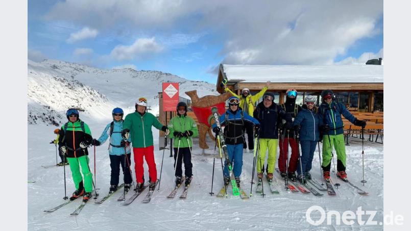 Beim ersten Skiausflug der Saison genossen die Sportler von der DJK Neustadt/WN gute Pistenverhältnisse und reichlich Sonnenschein. Bild: Picasa
