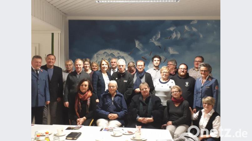 Eine starke Abordnung von SPD-Politikern aus den Landkreisen Neustadt und Tirschenreuth sind beim ambulanten Hospizdienst der Malteser. Bild: exb/Malteser