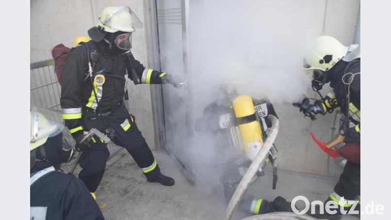 Hier wurde ein Kellerbrand mit Personen in Gefahr geübt. Der Tag an der Feuerwehrschule brachte viele neue Erkenntnisse. Bild: egl
