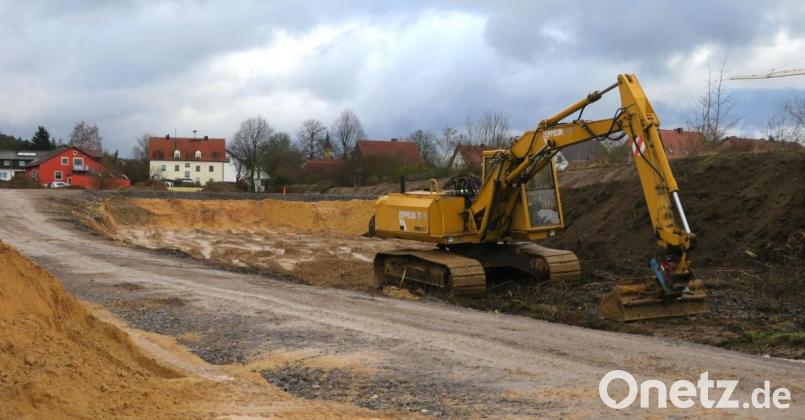 Auf diesem Grundstück des Gewerbeparks Alberndorf entsteht derzeit das VW-Autohaus der Firma Maschek. Bild: Hirsch