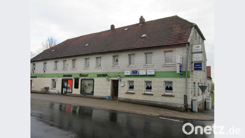 Vor zwei Jahrzehnten übernahmen Franz und Zita Bauer die Metzgerei Übelacker in Premenreuth. Nach ihrer Geschäftsaufgabe im kommenden Jahr will die Gemeinde das Gebäude kaufen, sanieren und den alteingesessenen Betrieb mit Gastwirtschaft revitalisieren. Bild: ang