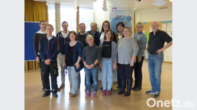 Der erste „Social Day“ im Landkreis war ein Erfolg, sehr zur Freude von Christina Ponader vom Netzwerk Inklusion (vorne, Zweite von links).	Bild: Netzwerk Inklusion/exb Bild: Netzwerk Inklusion/exb