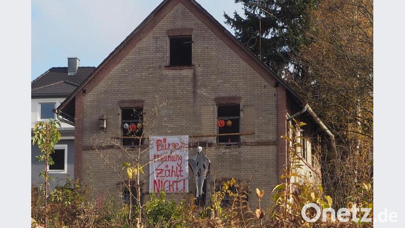 &quot;Bürgermeinung zählt nicht&quot; beklagen die Anwohner hier auf diesem Transparent gegen den Bebauungsplan &quot;An der Krankenhausstraße&quot; und peilen nun ein Bürgerbegehren an. Bild: bl