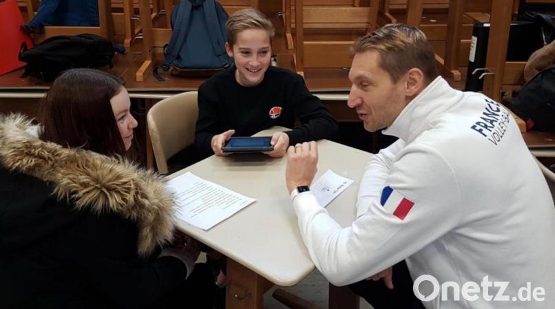 Beim Interview (von links): Julia Nerb, Tizian Hammer und Frankreichs Nationaltrainer Olivier Audabram. Bild: exb