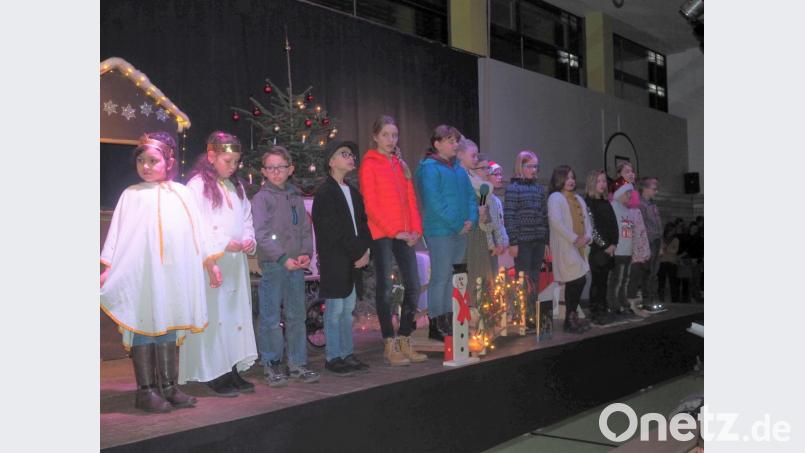Die Grundschüler erinnern an den wahren Sinn von Weihnachten Bild: stn