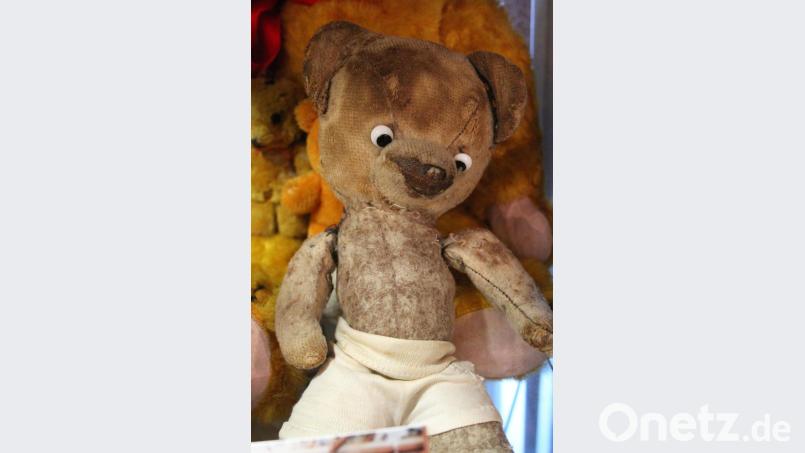 Der älteste Teddy in der Sammlung ist bereits 110 Jahre alt. Bild: Holger Stiegler