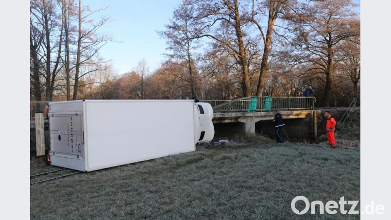 Zur Bergung des Fahrzeugs musste ein Kran geholt werden. Bild: Roland Wellenhoefer