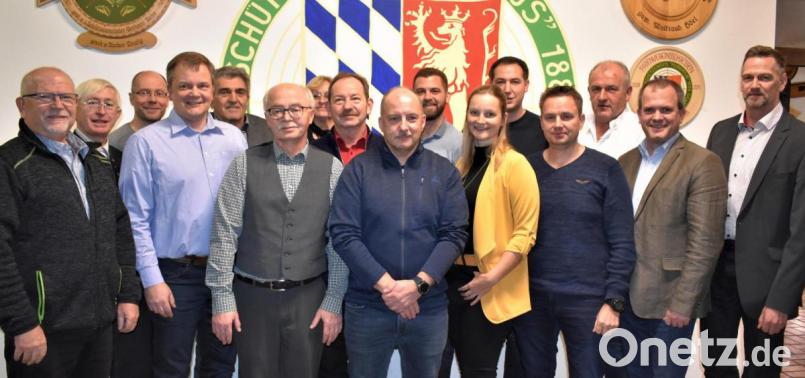 Auf der Liste der Freien Wähler für den Grafenwöhrer Stadtrat stehen sowohl erfahrene als auch junge Kandidaten. Bild: rgr