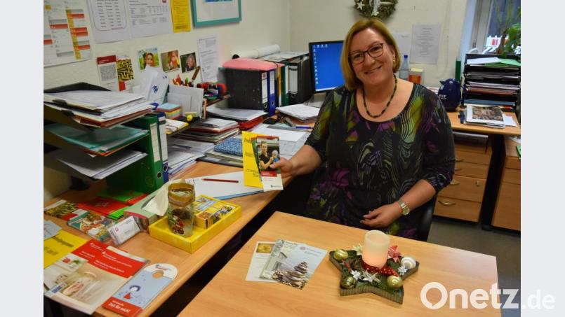 Elisabeth Hirn von der Allgemeinen Sozialberatung des Kreis-Caritasverbands Weiden weiß, wo Menschen Hilfe finden können, die einsam sind oder fachliche Unterstützung benötigen. Ihre Beratung ist offen für jedermann. Bild: jak