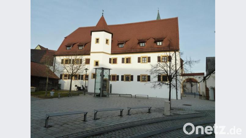 Das Bürgerspitalgebäude am Obertor wurde 1990 umgebaut und saniert. Die neun Wohnungen in zentraler Altstadtlage sind vermietet. Bild: Portner