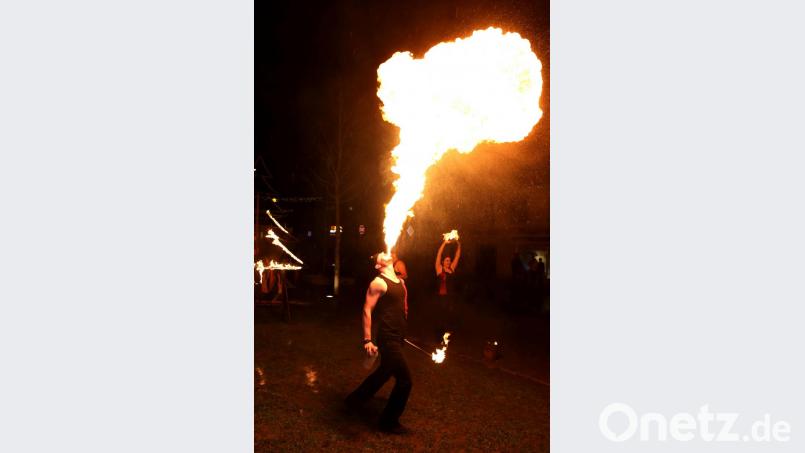 Der Feuerspucker in Aktion. Bild: mef