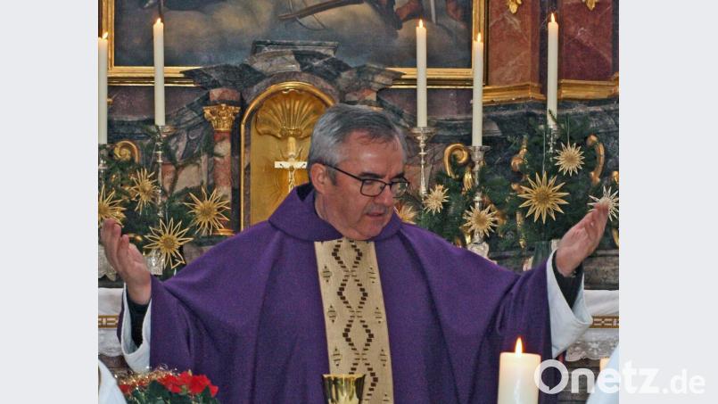 Pater Slawomir Niemczewski forderte dazu auf, von Maria zu lernen, „uns in Gottes Dienst zustellen – unwiderruflich“. Bild: sön