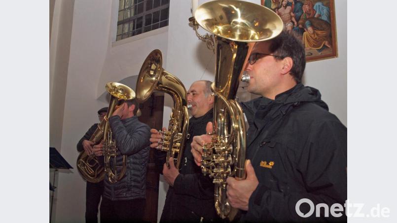 Don-Bosco-Blaskapelle unter Georg Bayerls Leitung umrahmte musikalisch den Gottesdienst. Bild: sön