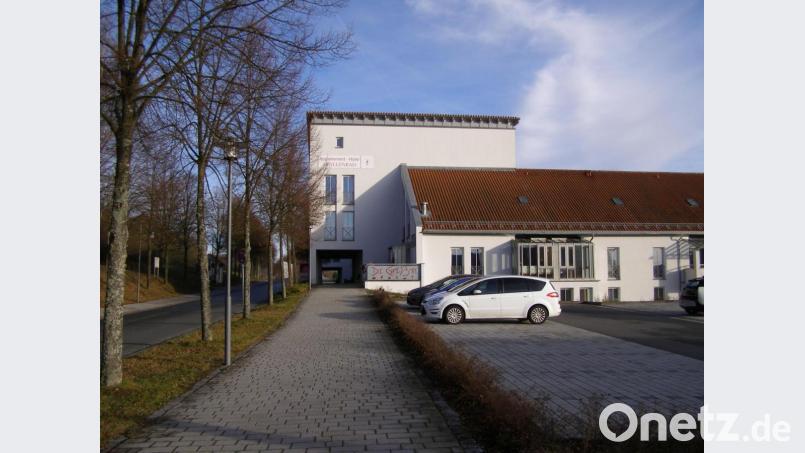 Das Appartement-Hotel an der Kurallee will neu durchstarten. Als Vision schwebt Geschäftsführer Bernd Büsching eine Erweiterung vor - auf dem Grundstück vor dem bestehenden Gebäude in Richtung Neualbenreuth. Bild: pz