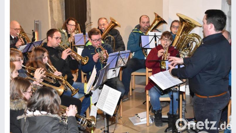Unter der Leitung von Martin Schmidt bereicherte der Posaunenchor Illschwang mit verschiedenen Liedbeträgen das Programm des Abends.. Bild: no