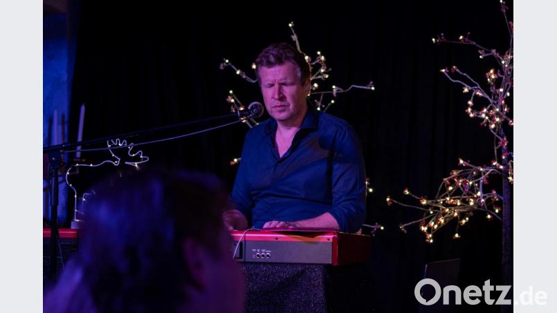 Witzige Anekdoten, gute Musik und jede Menge gute Stimmung bei Claudia Korecks Weihnachtskonzert. Bild: pml