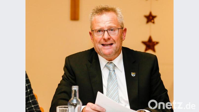 Oberbürgermeister Andreas Feller hob besonders den Abschluss der Arbeiten an der Friedrich-Ebert-Straße hervor, als er auf das ablaufende Jahr zurückblickte. Bild: Hösamer