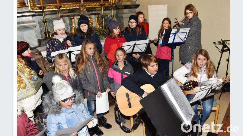 Die Kinder von Illbirgis Klimperkiste, dirigiert von Agnes Guggenberger und Agnes Hollweck, bereicherten das Programm. Bild: no