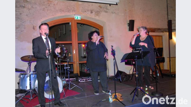 Premiere in Schmidmühlen: Die Ramona Fink Gospel Group begeisterte das Publikum. Bild: pop
