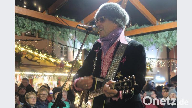 Johnny Gold auf dem Weidener Christkindlmarkt. Bild: Kunz