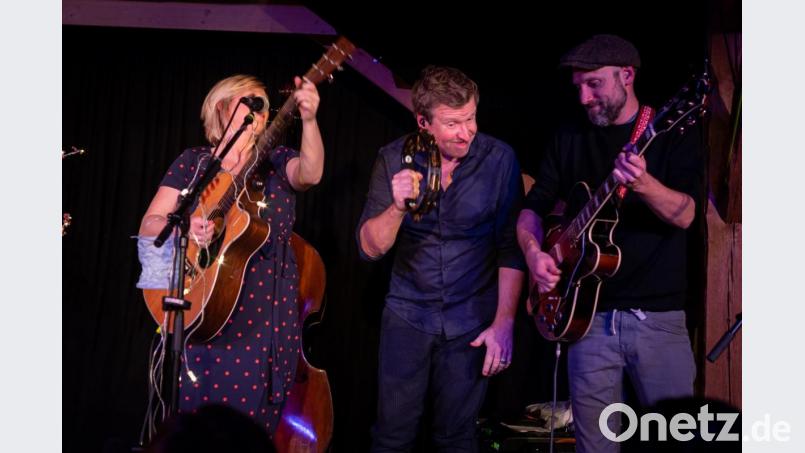 Witzige Anekdoten, gute Musik und jede Menge gute Stimmung bei Claudia Korecks Weihnachtskonzert. Bild: pml
