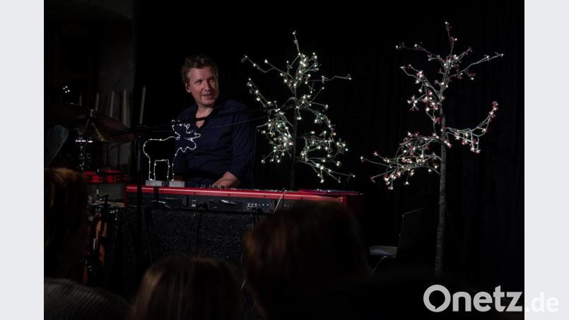 Witzige Anekdoten, gute Musik und jede Menge gute Stimmung bei Claudia Korecks Weihnachtskonzert. Bild: pml