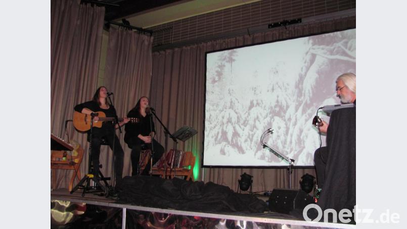 Die Raith-Schwestern und Andi Blaimer ließen mit dem "Altbayerischen Advent" die frühere Zeit wieder auferstehen. Bild: sei