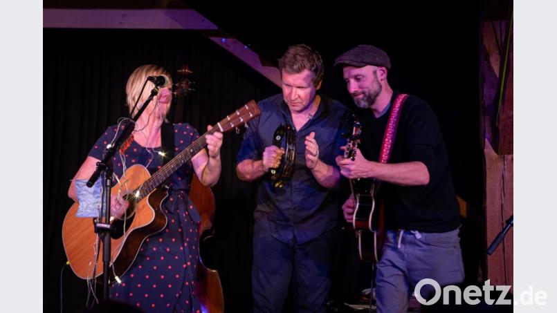 Witzige Anekdoten, gute Musik und jede Menge gute Stimmung bei Claudia Korecks Weihnachtskonzert. Bild: pml