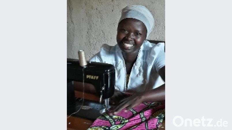 Nach dem Näh-Diplom helfen die alten Maschinen aus Nordbayern, dass die jungen Frauen eine Existenz aufbauen können. Bild: exb