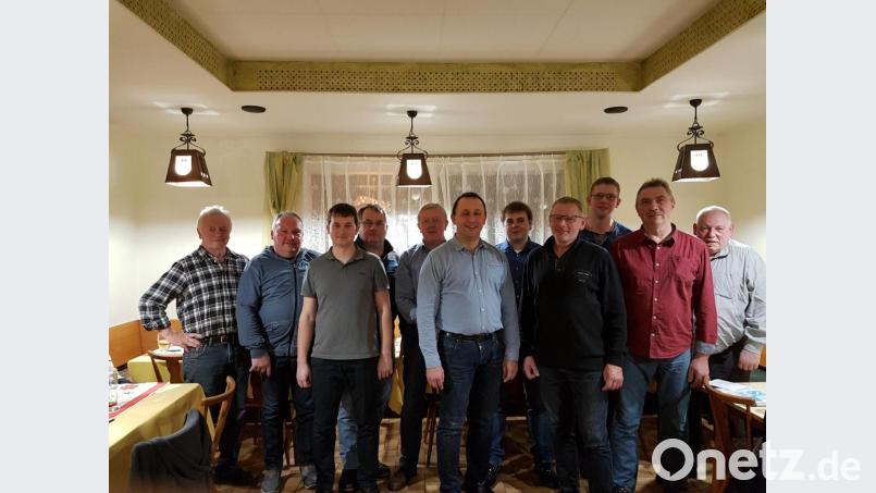 Rudi Stopfer (Sechster von links) führt die Liste der früheren Gemeinde Heinersreuth für die Kommunalwahl 2020 an. Unser Bild zeigt ihn mit einem Teil der gewählten Kandidaten. Bild: exb