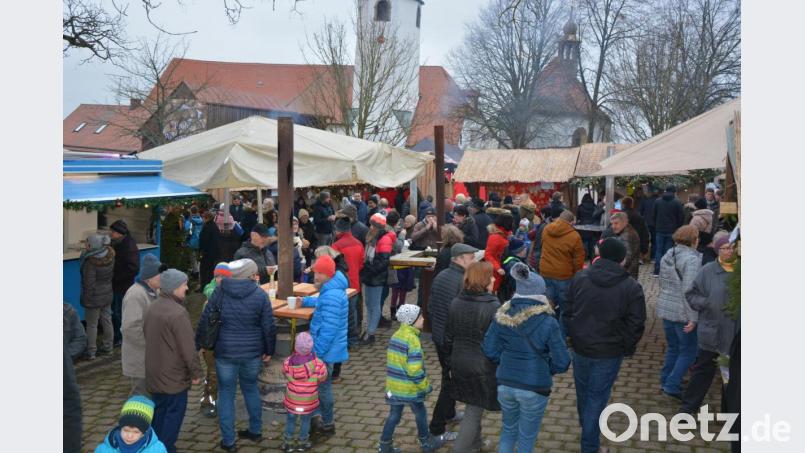 Schon am Nachmittag war viel los auf dem Leonberger Weihnachtsmarkt. Bild: jr