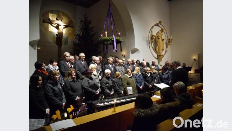 Den Posaunenchor der evangelischen Pfarrei Waldershof-Neusorg und die Gruppe &quot;Inshallah&quot; hatten die Sänger des Brander Männerchores in diesem Jahr zu Gast bei ihrer alljährlichen vorweihnachtlichen Feierstunde. Bild: gis