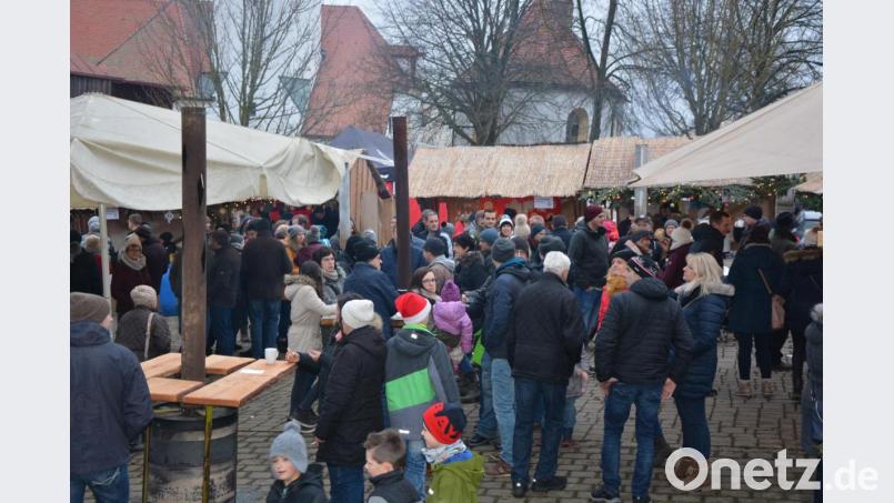 Schon am Nachmittag war viel los auf dem Leonberger Weihnachtsmarkt. Bild: jr