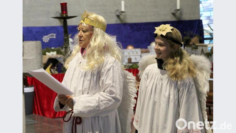 Engel beim Erklären des Weihnachtsgeschehens Bild: Schönberger, Ferdinand [fsb]