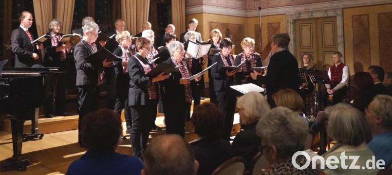 Mit seinem Weihnachtskonzert zwei Tage vor dem Heiligen Abend stimmte der Gesangverein 1861 mit harmonischen Liedern auf Weihnachten ein. Bild: weu