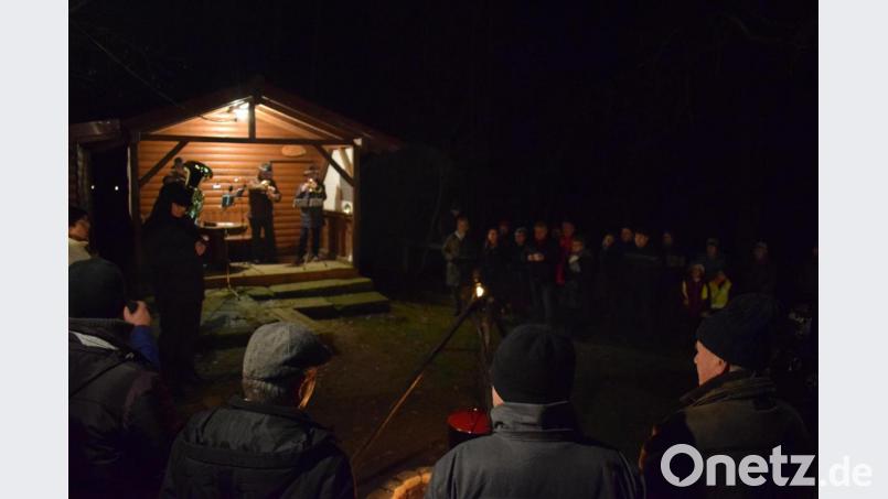 Stimmungsvoll ist die Waldweihnacht am Rotzenbühl. Bild: szl