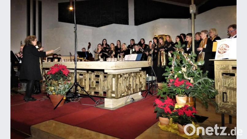 Chrleiterin Brigitte Kreuzer dirigierte diesmal auch für eine Uraufführung. Bild: ubb