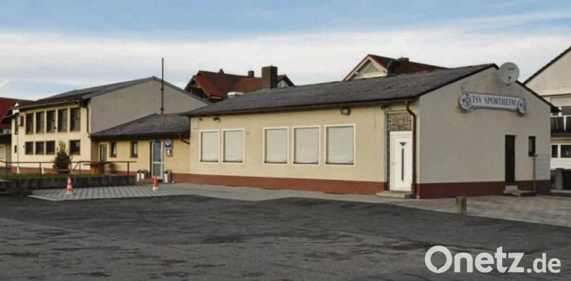 Das TSV-Sportheim mit Betriebsgebäude in Speichersdorf soll umgebaut und saniert werden. Bild: ak