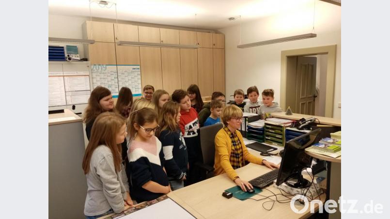 Die Mädchen und Buben der vierten Klasse der Grundschule Bad Neualbenreuth besuchten jetzt das Rathaus. Bild: exb