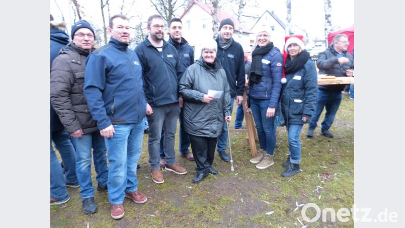 Auch die Feuerwehr aus Oberköblitz unterstützt die Brandleiderin. Bild: hme