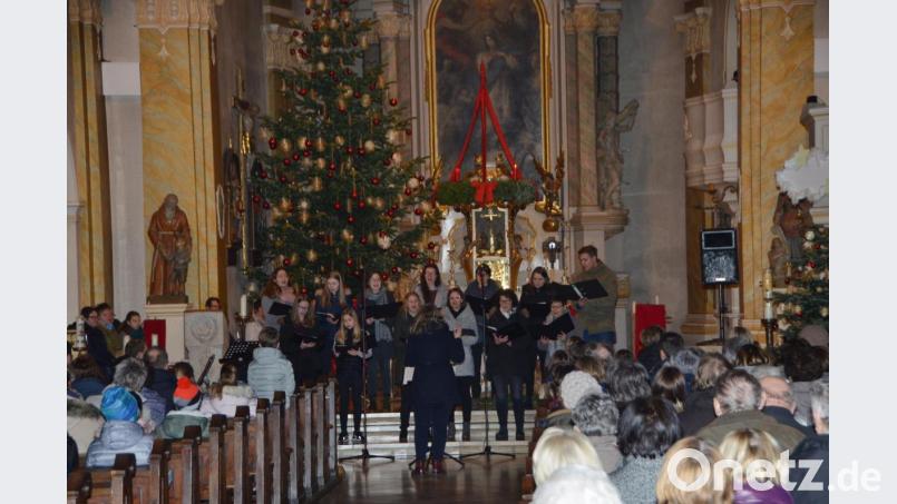 Die Chorgemeinschaft Fidelis beschenkte die Zuhörer in dieser unruhigen und hektischen Zeit. Bild: dob