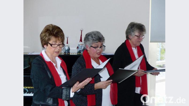 Der Dreigesang der Pfarrei St. Konrad singt Weihnachtslieder. Bild: exb