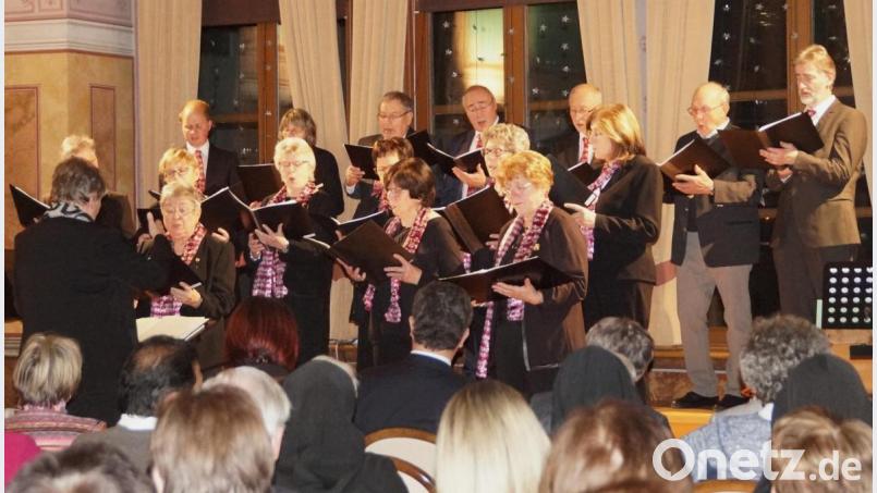 Mit seinem Weihnachtskonzert zwei Tage vor dem Heiligen Abend stimmte der Gesangverein 1861 mit harmonischen Liedern auf Weihnachten ein. Bild: weu