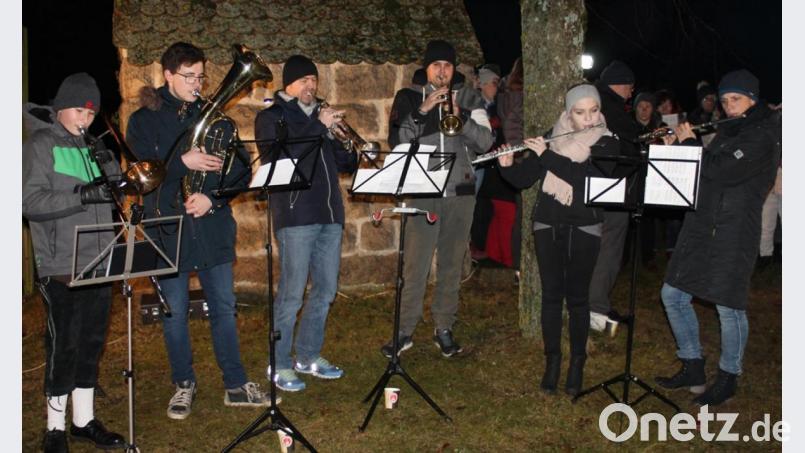 Eine Bläsergruppe gestaltete die Feldweihnachtsfeier. Bild: dl