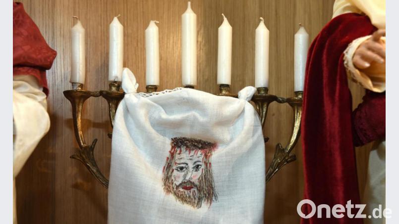 Das Schweißtuch Christi ist eigentlich Tante Kunis Taschentuch. Bild: Petra Hartl